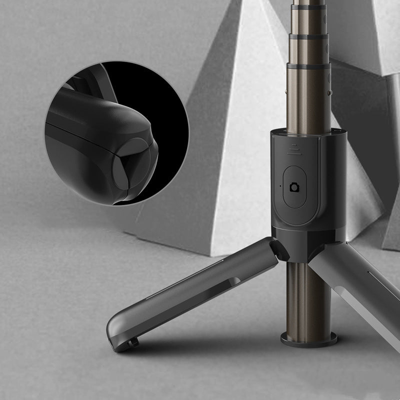 Desktop mini tripod extended with phone