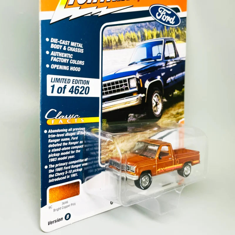 Diecast 1:64 Scale Alloy Vintage Pickup Car Model  Finished Product Simulation Toy Collection Static Model Ornament