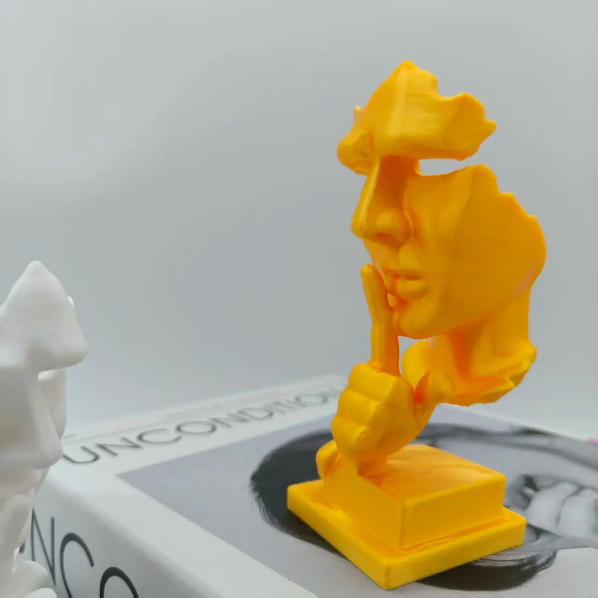 Thinker Statue, Silence Is Golden Abstract Art Statue, 3D Printed Durable Plastic, Modern Plastic Home Sculpture, Minimalist Design High-Quality Ornament, Home Office Desktop Decoration, Christmas Easter Halloween Creative Gi