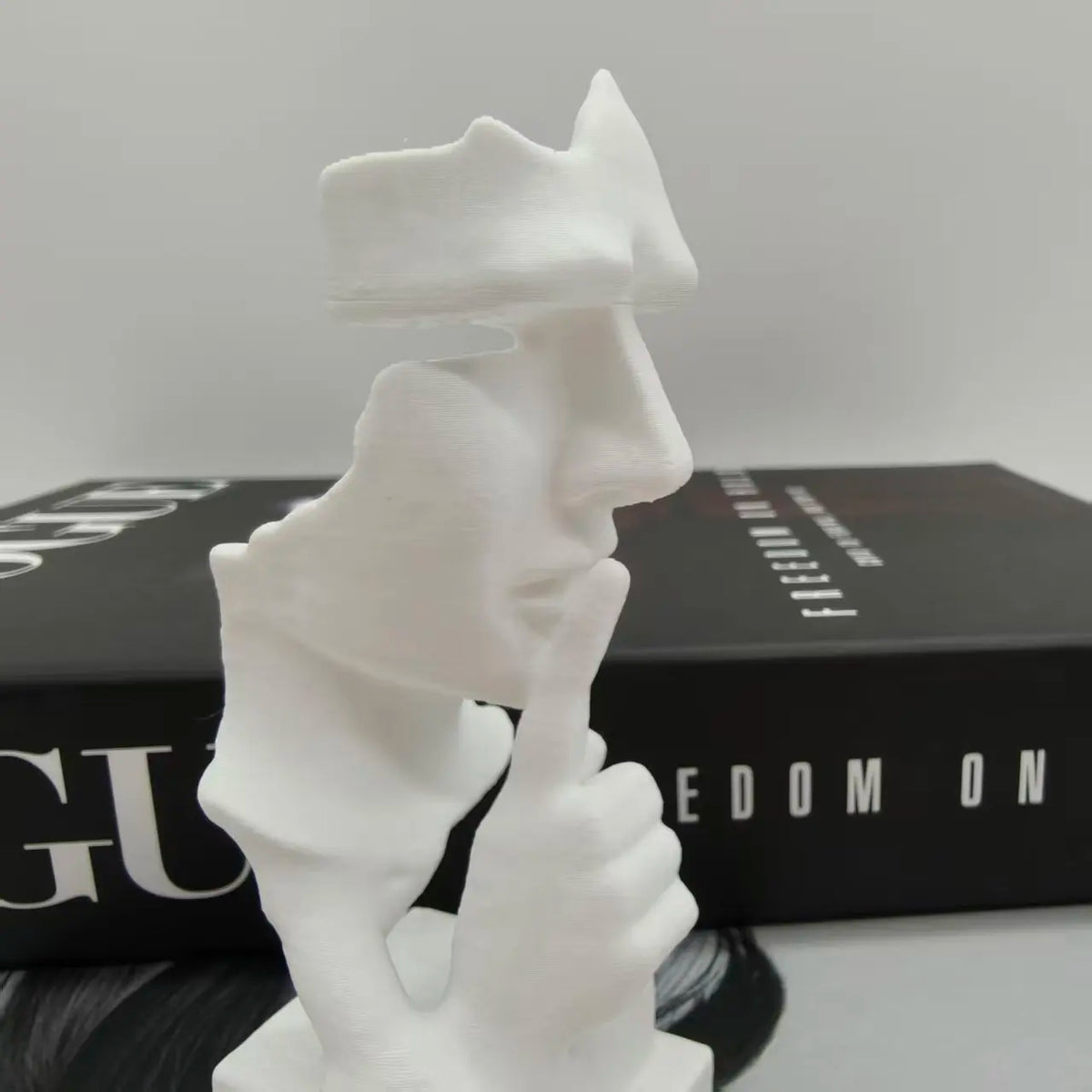 Thinker Statue, Silence Is Golden Abstract Art Statue, 3D Printed Durable Plastic, Modern Plastic Home Sculpture, Minimalist Design High-Quality Ornament, Home Office Desktop Decoration, Christmas Easter Halloween Creative Gi