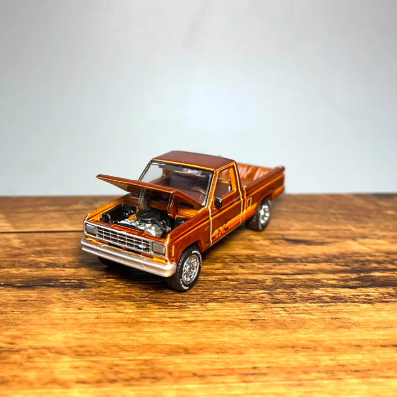Diecast 1:64 Scale Alloy Vintage Pickup Car Model  Finished Product Simulation Toy Collection Static Model Ornament