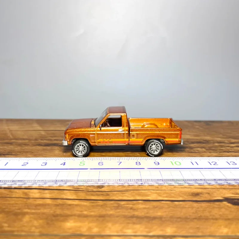 Diecast 1:64 Scale Alloy Vintage Pickup Car Model  Finished Product Simulation Toy Collection Static Model Ornament