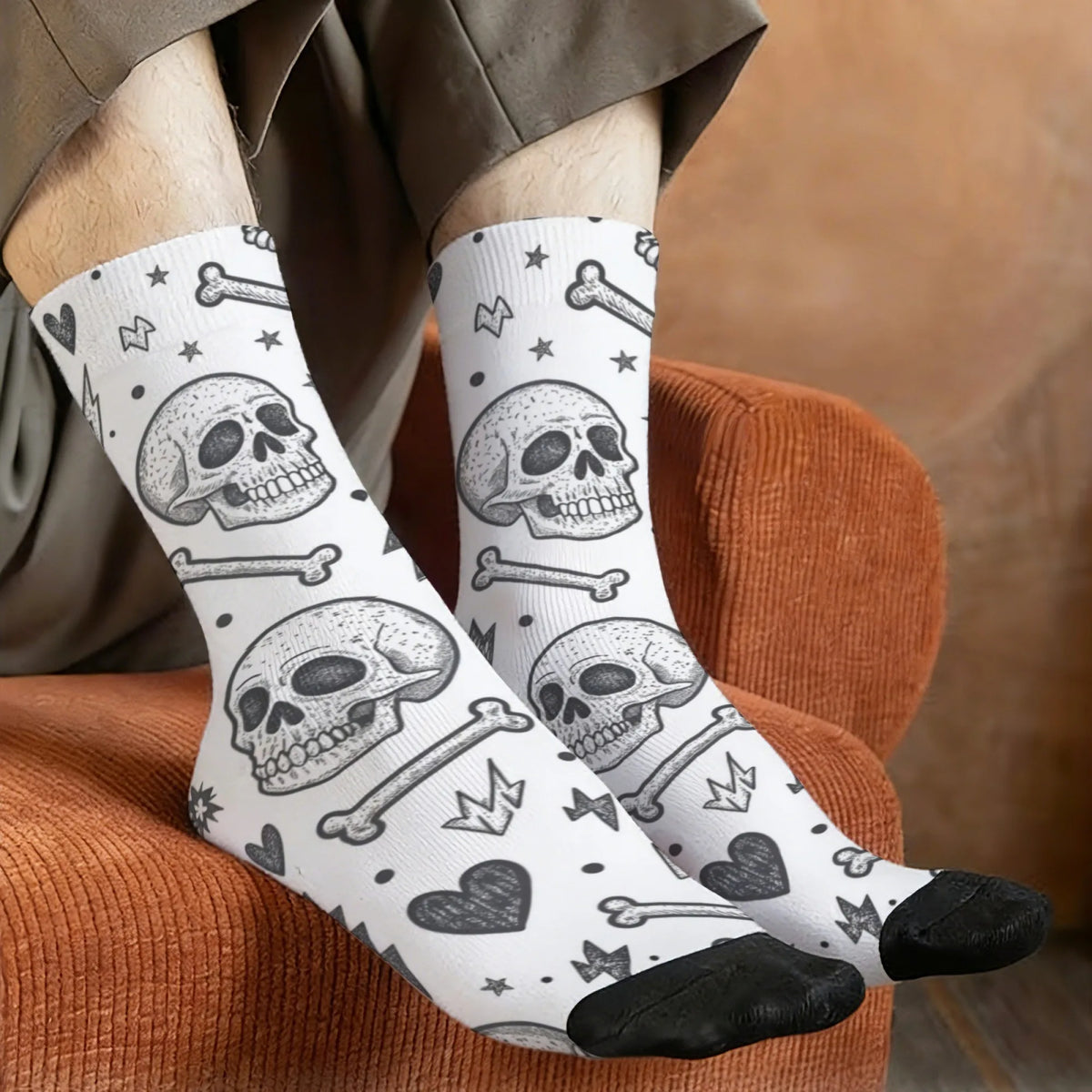 Black White Punk Skull Hand-drawn Crew Socks, Gothic Graffiti Print Mid-Calf Socks, Trendy Casual Wear for Men Women