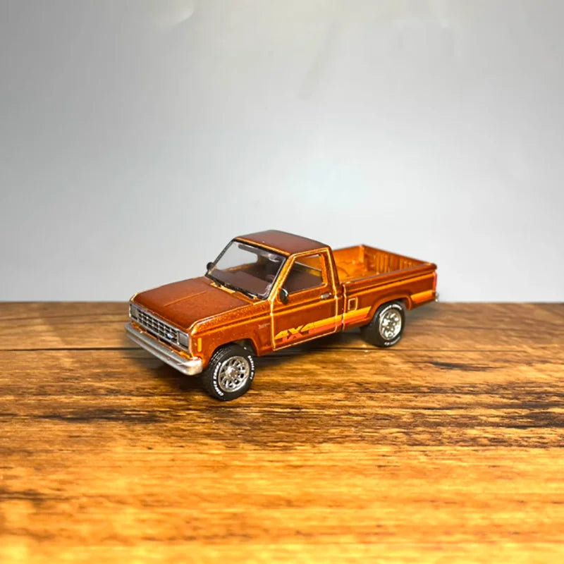 Diecast 1:64 Scale Alloy Vintage Pickup Car Model  Finished Product Simulation Toy Collection Static Model Ornament